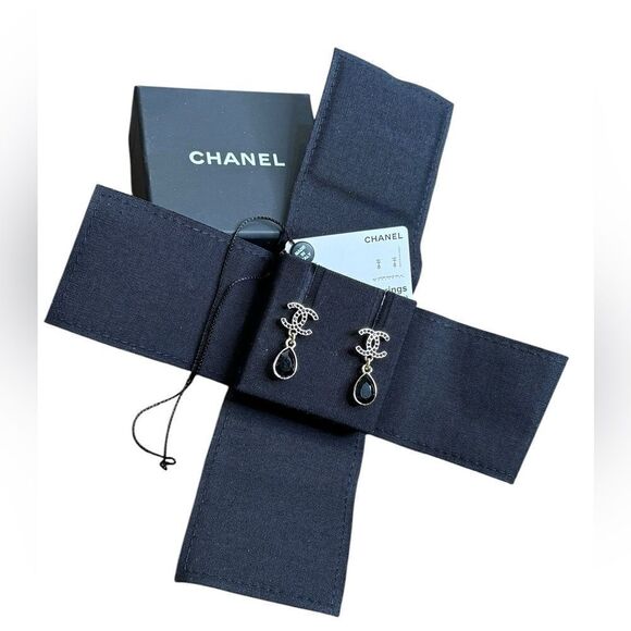 Chanel CC Teardrop Earrings - Picture 5 of 5